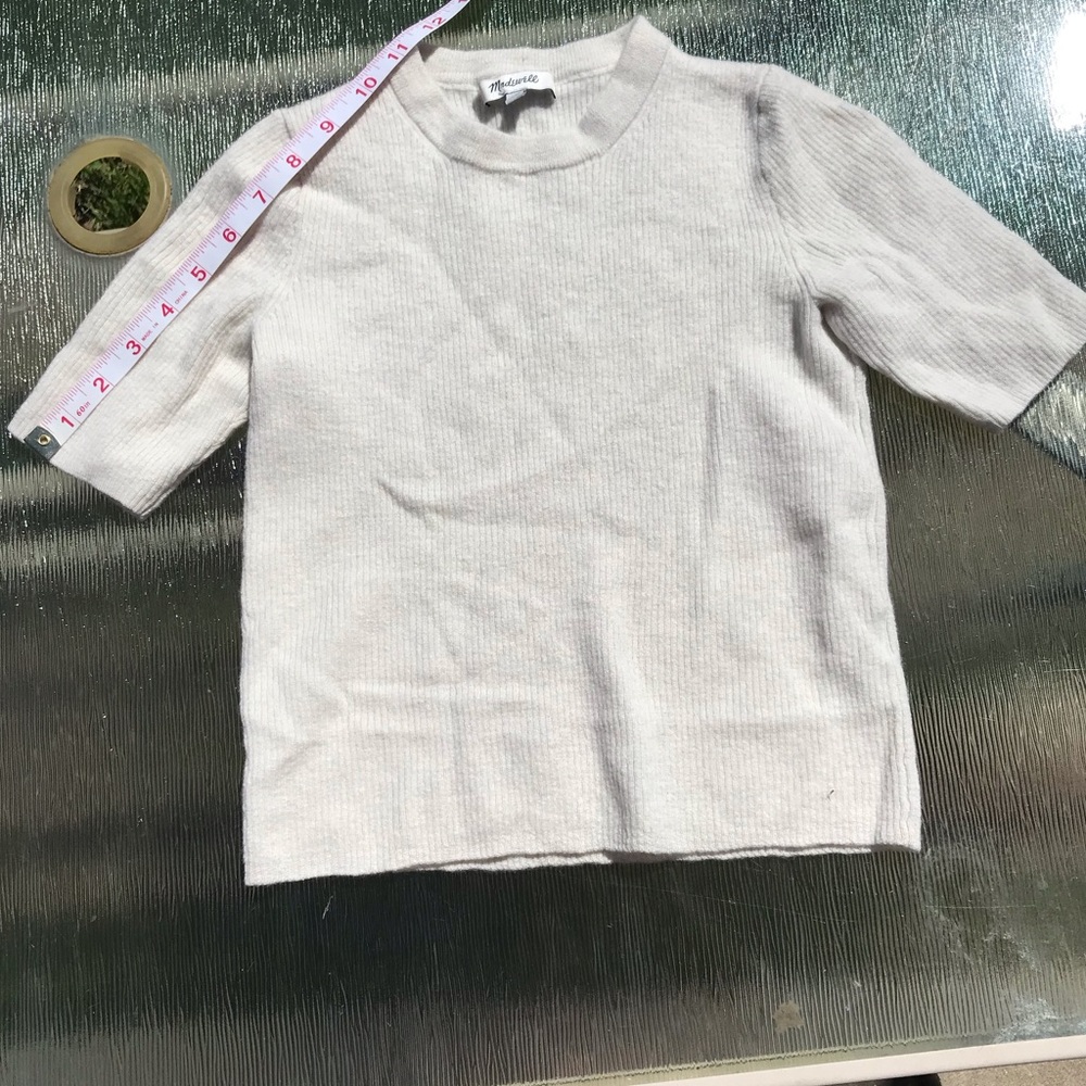 Sweater crop top w short sleeves